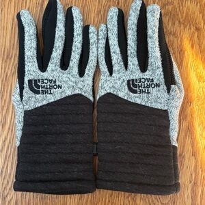 The North Face Women's Black and Gray Small Gloves